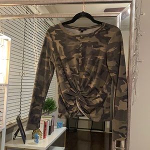 Camo knotted long sleeve top